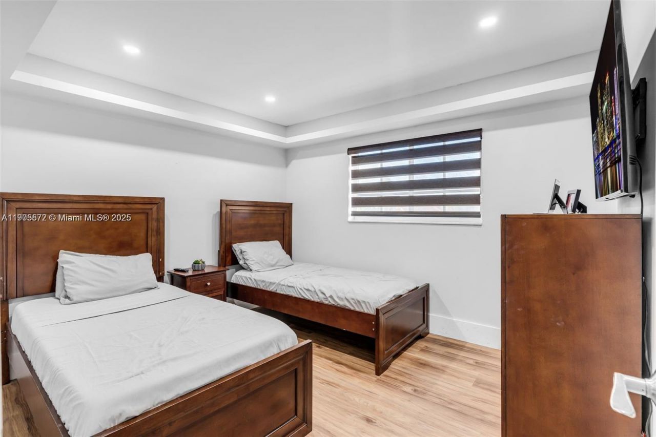 14206 SW 164th Ter, Miami, FL 33177 Photo