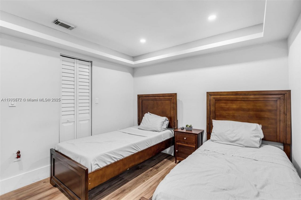 14206 SW 164th Ter, Miami, FL 33177 Photo