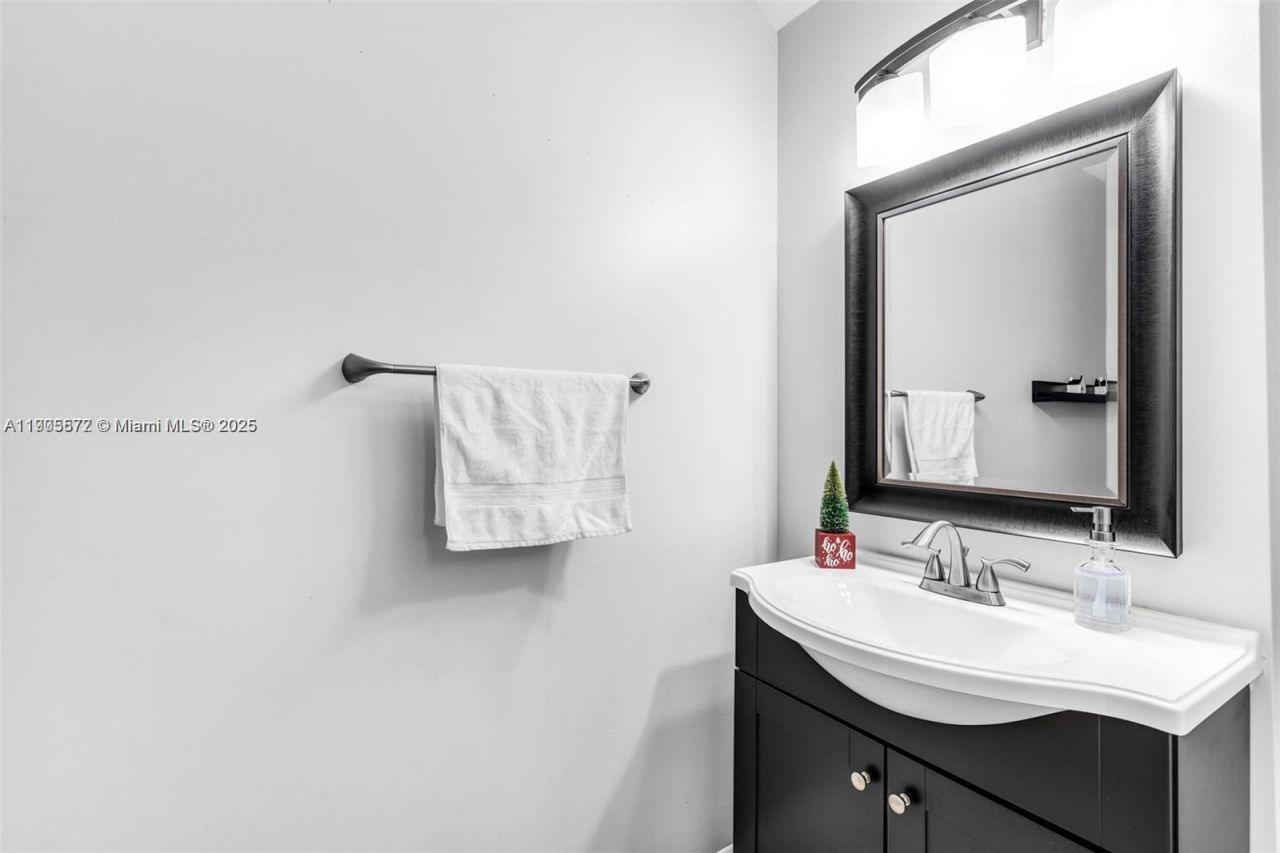 14206 SW 164th Ter, Miami, FL 33177 Photo