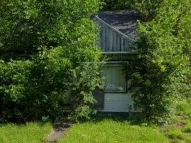 225 E Piper Avenue, Flint, MI 48505