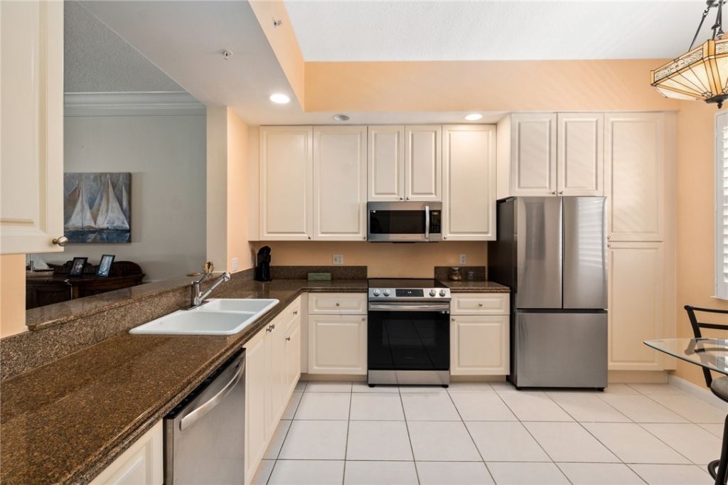 17 Harbour Isle Drive W, Unit PH 03, Fort Pierce, FL 34949 Photo
