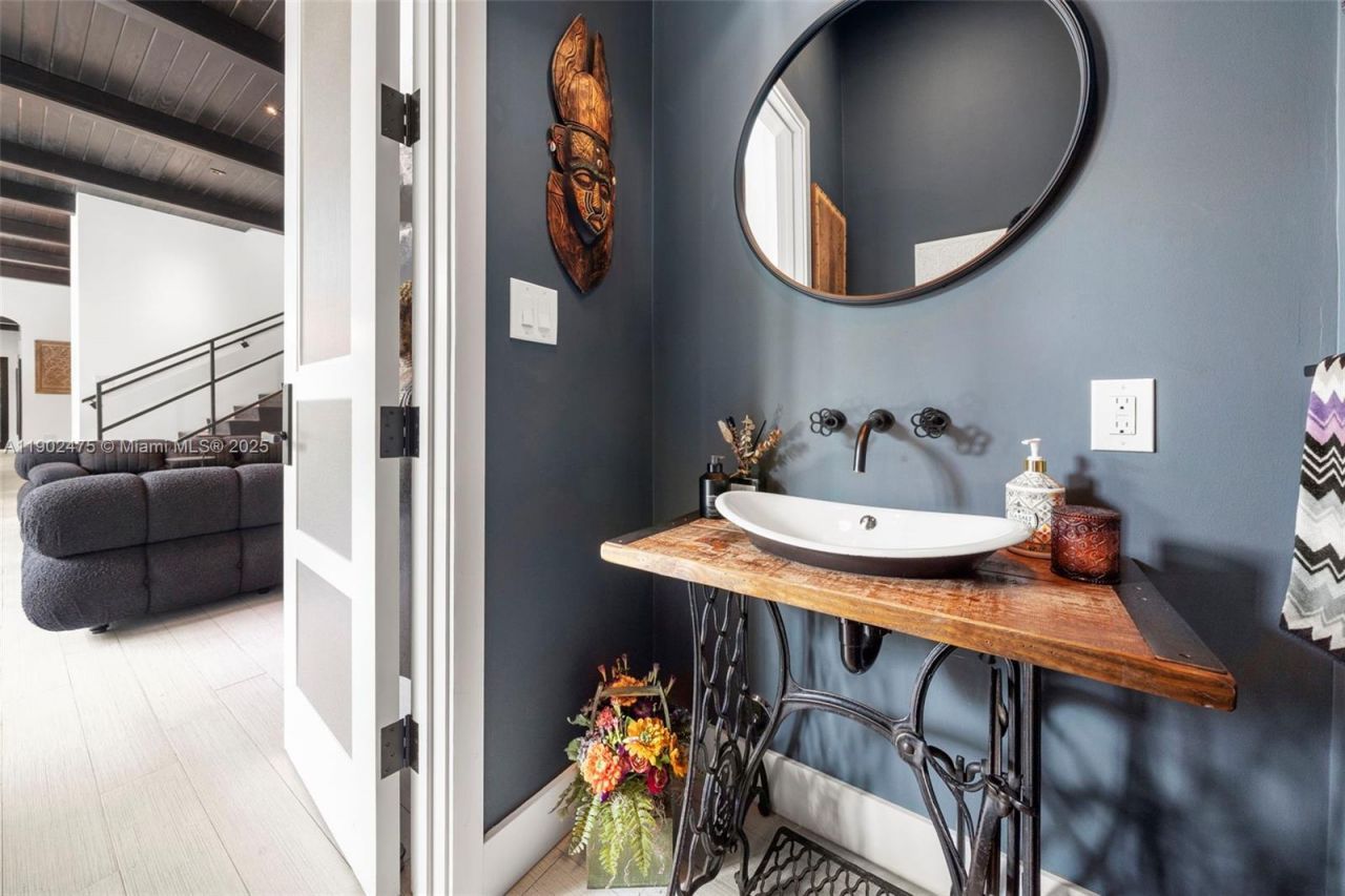 590 NE 59th St, Miami, FL 33137 Photo