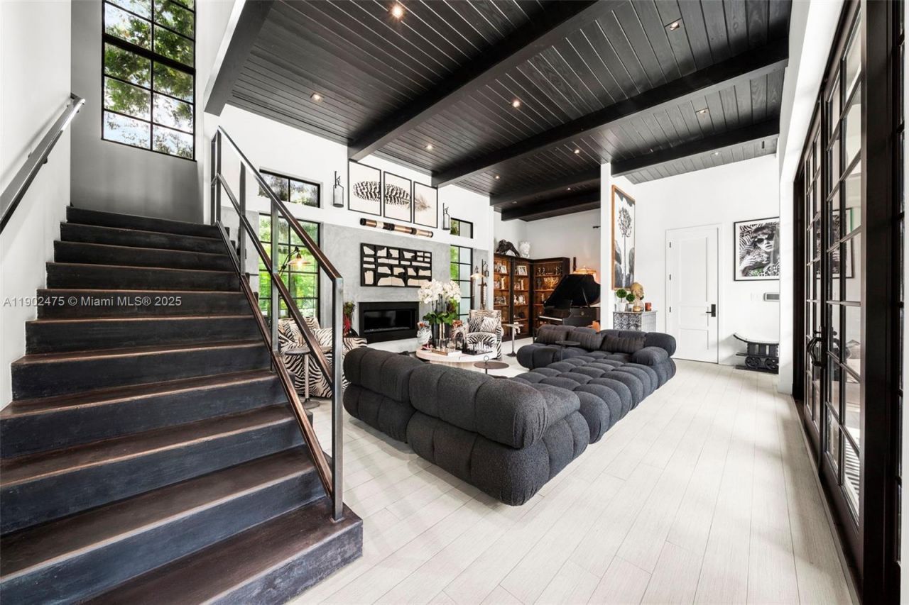 590 NE 59th St, Miami, FL 33137 Photo