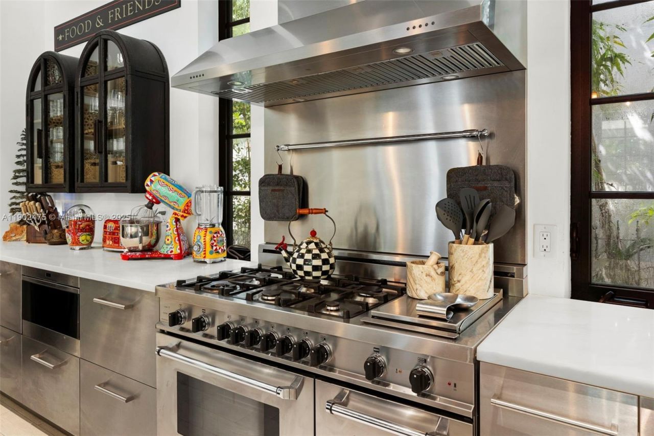 590 NE 59th St, Miami, FL 33137 Photo