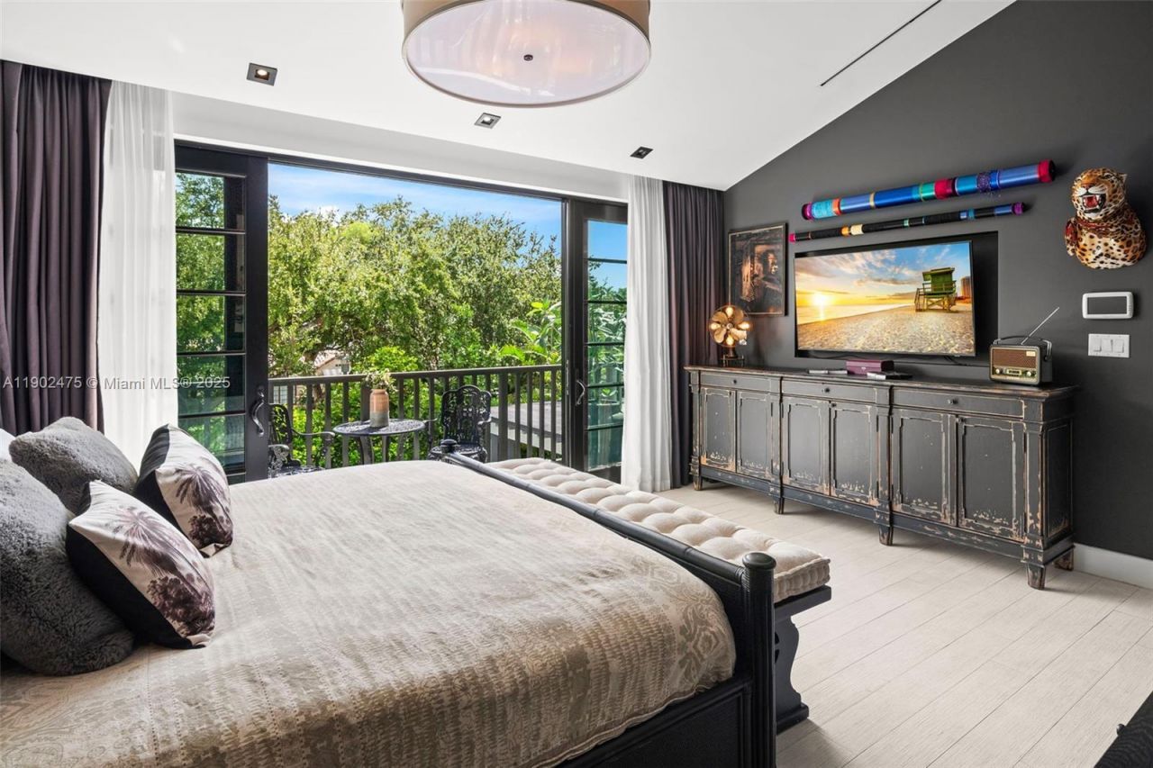 590 NE 59th St, Miami, FL 33137 Photo