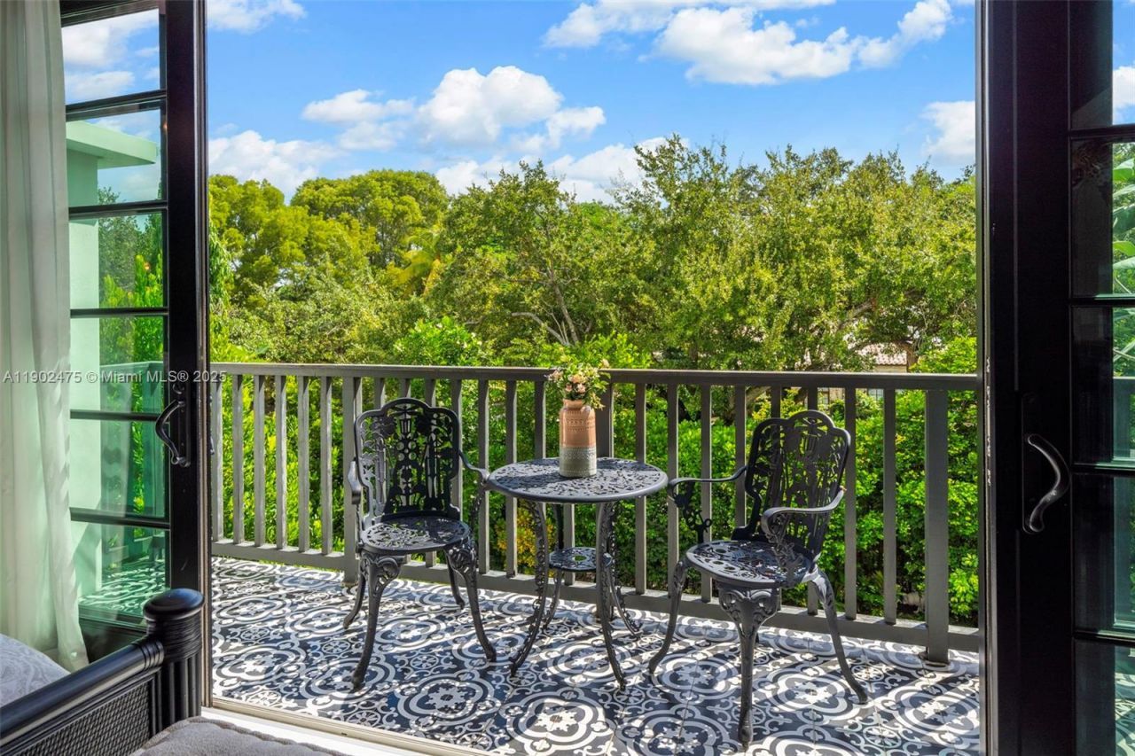 590 NE 59th St, Miami, FL 33137 Photo