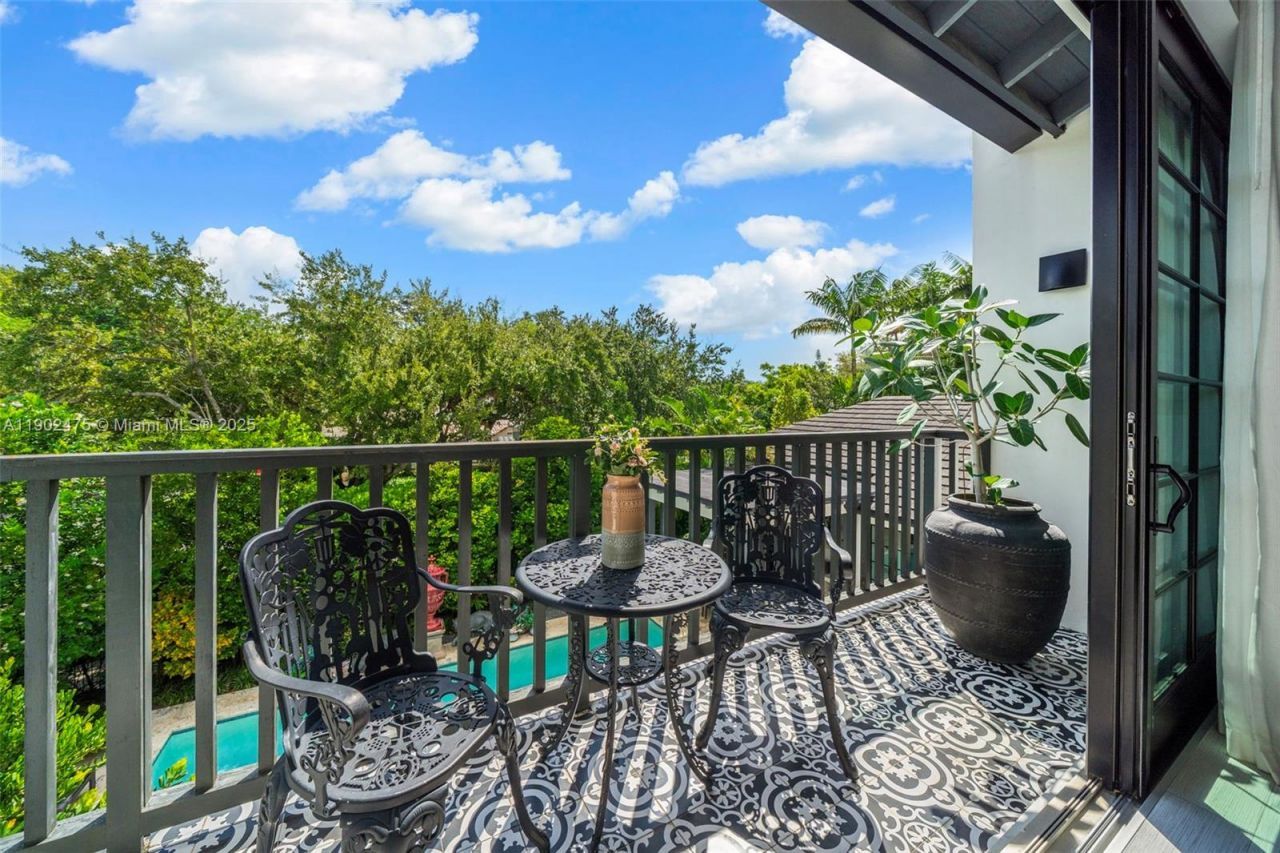 590 NE 59th St, Miami, FL 33137 Photo