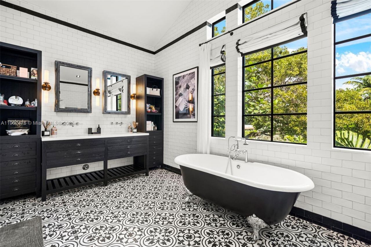 590 NE 59th St, Miami, FL 33137 Photo