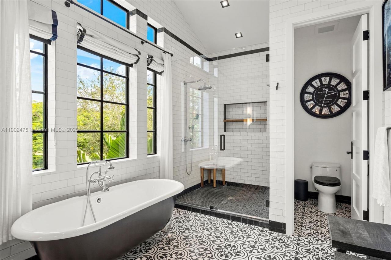 590 NE 59th St, Miami, FL 33137 Photo