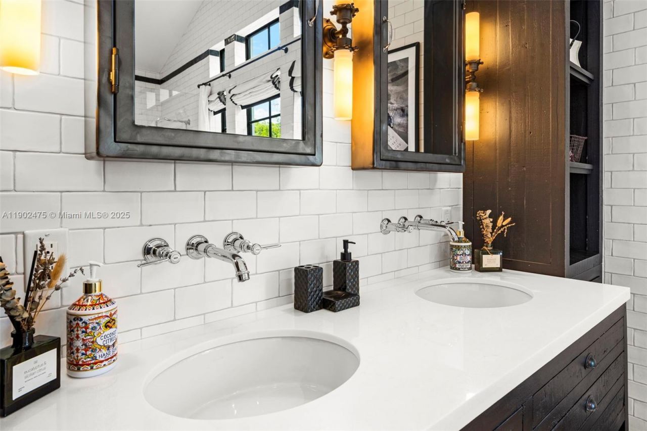 590 NE 59th St, Miami, FL 33137 Photo