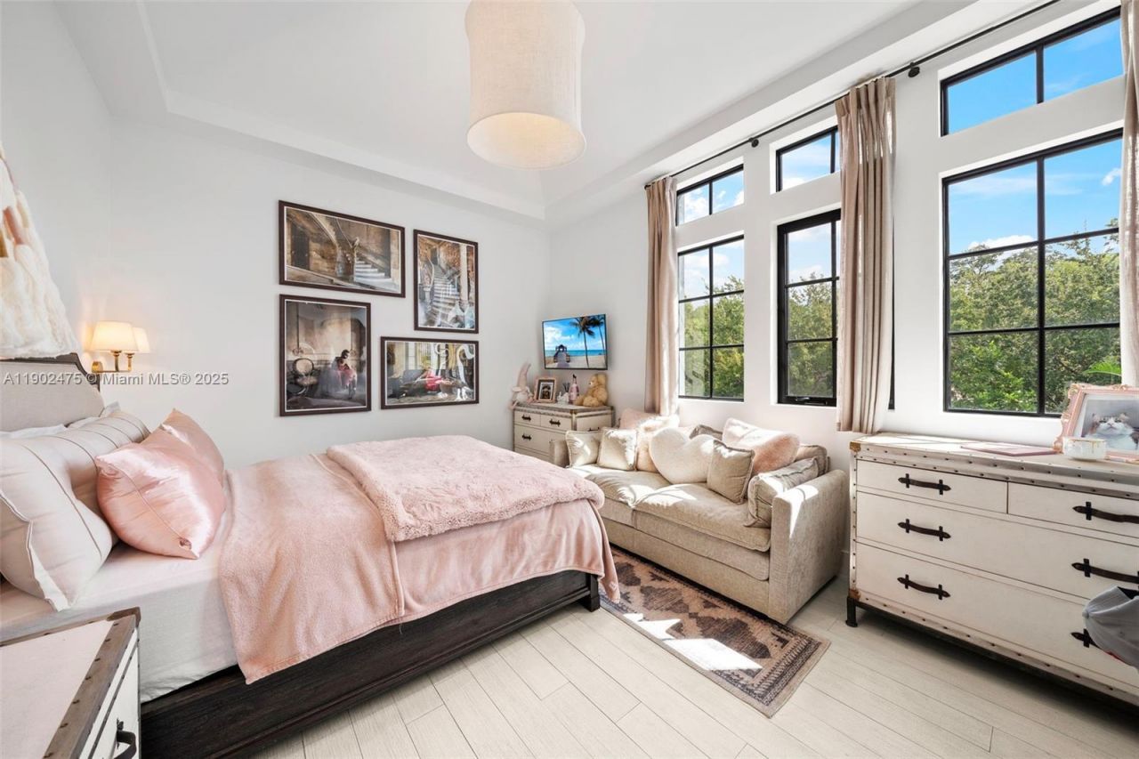 590 NE 59th St, Miami, FL 33137 Photo