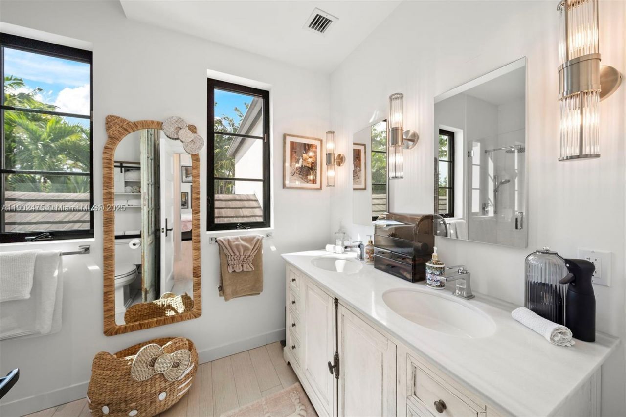 590 NE 59th St, Miami, FL 33137 Photo