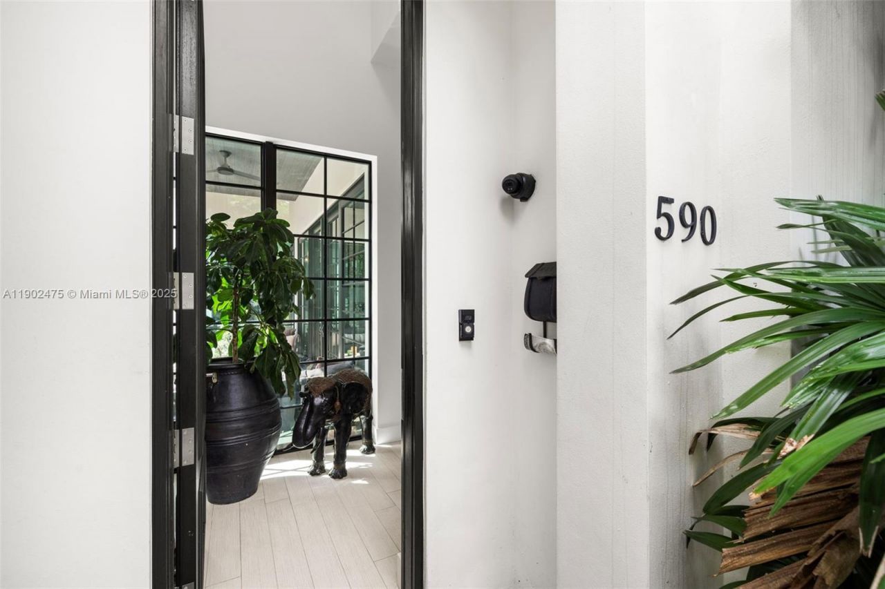 590 NE 59th St, Miami, FL 33137 Photo