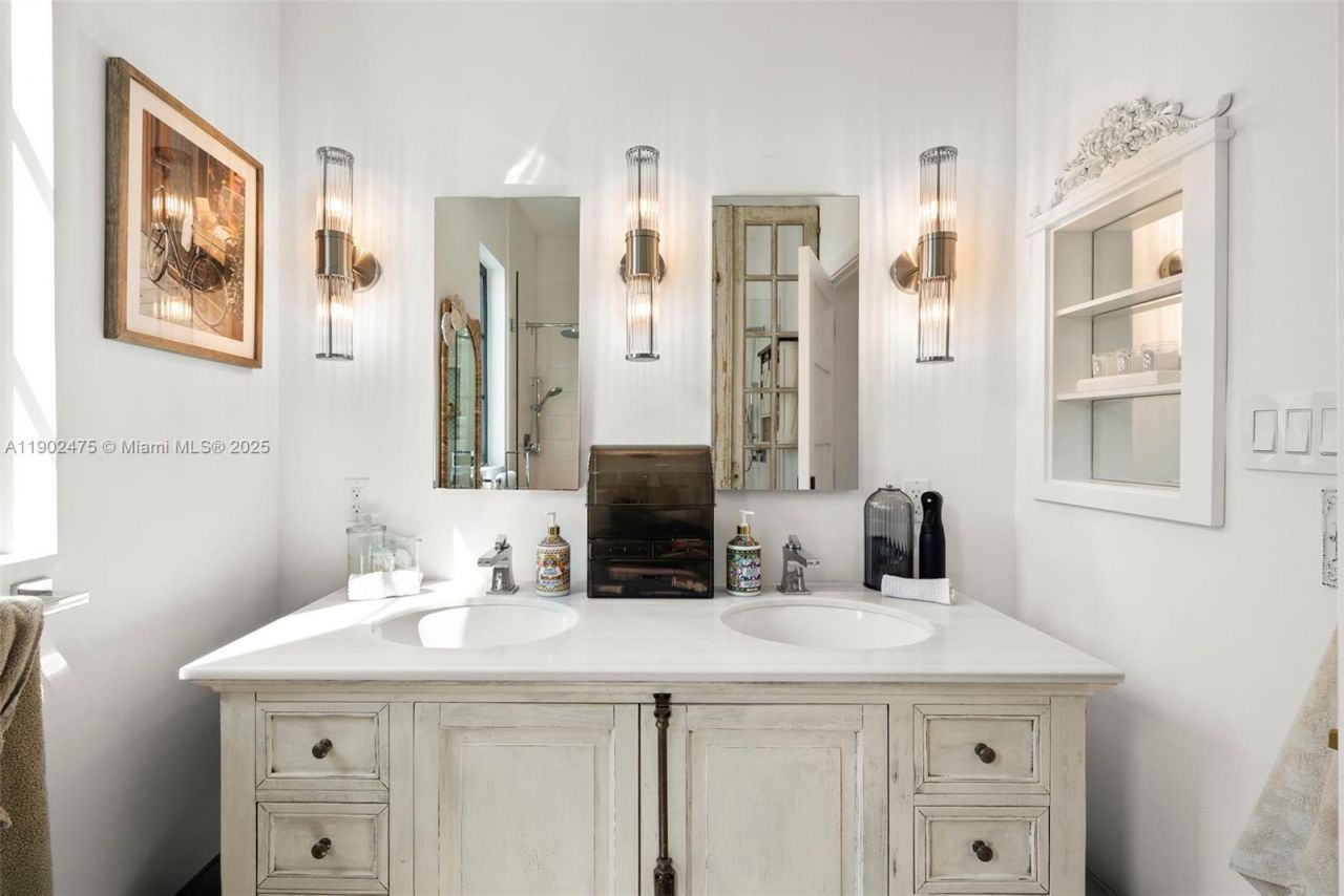 590 NE 59th St, Miami, FL 33137 Photo