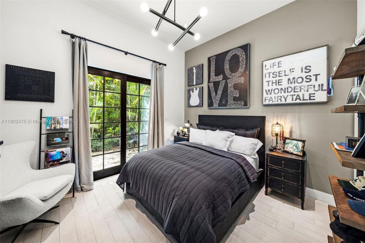 590 NE 59th St, Miami, FL 33137 Photo