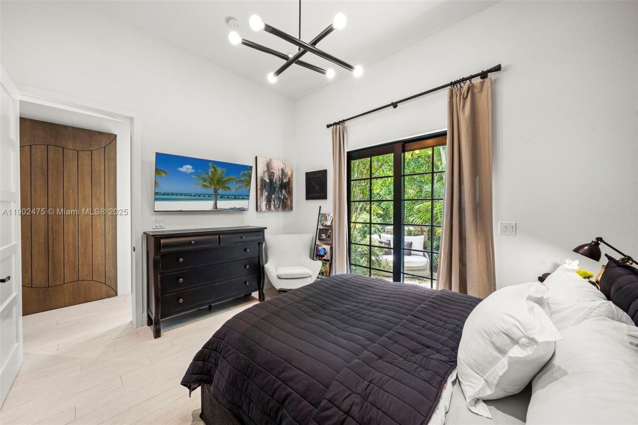 590 NE 59th St, Miami, FL 33137 Photo