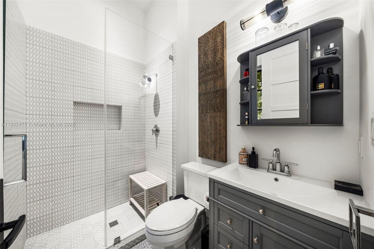 590 NE 59th St, Miami, FL 33137 Photo