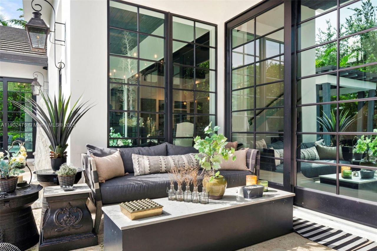 590 NE 59th St, Miami, FL 33137 Photo