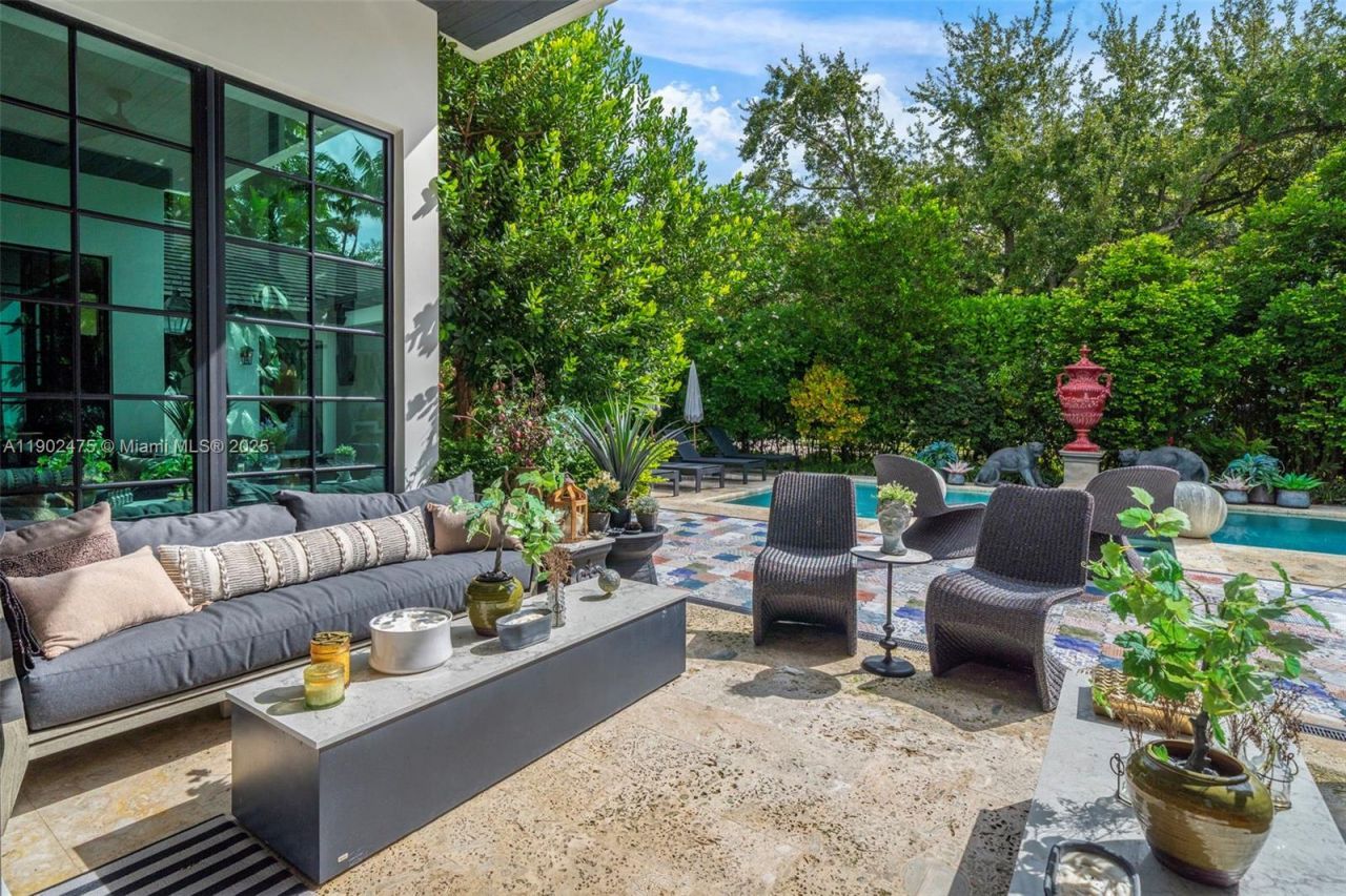 590 NE 59th St, Miami, FL 33137 Photo