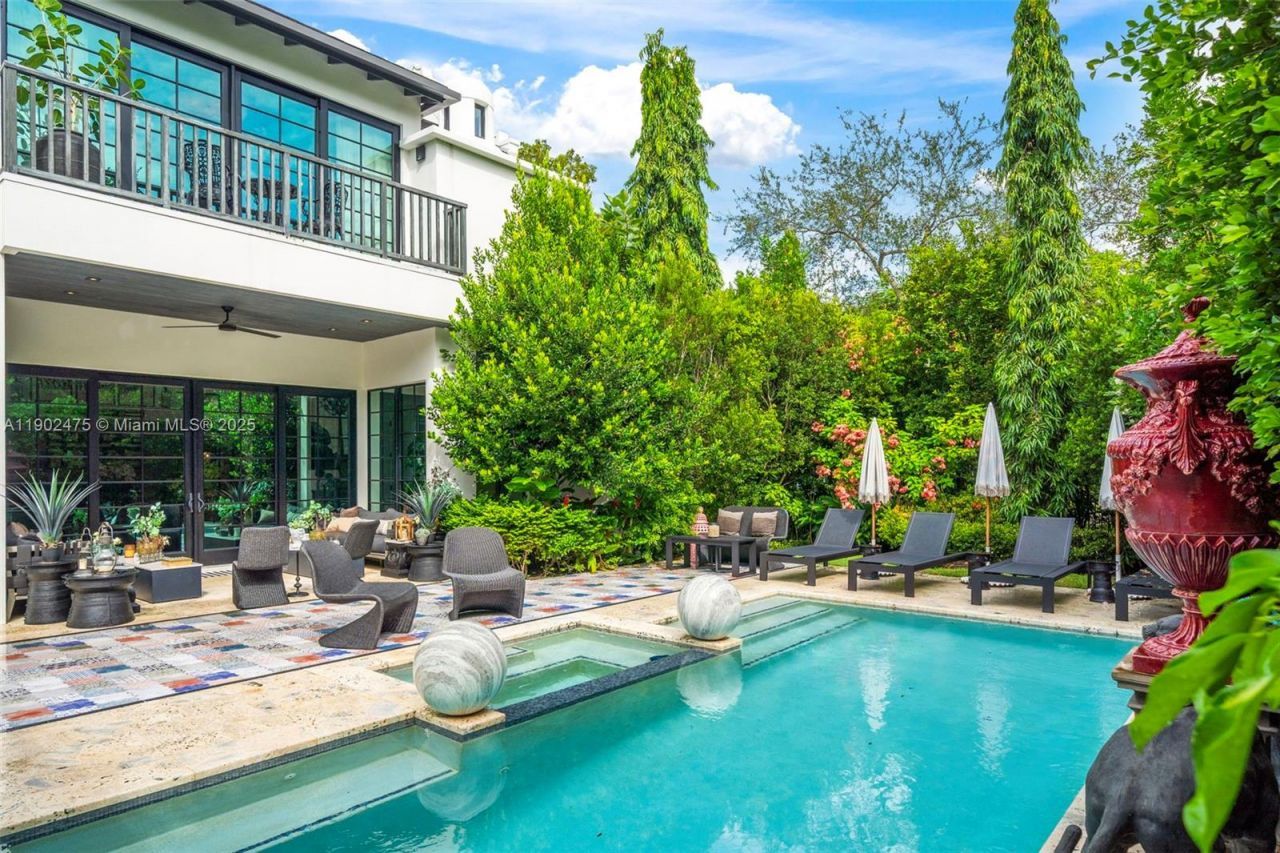 590 NE 59th St, Miami, FL 33137 Photo