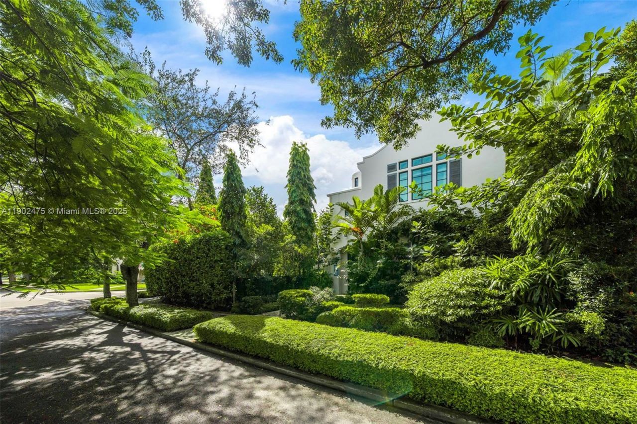 590 NE 59th St, Miami, FL 33137 Photo