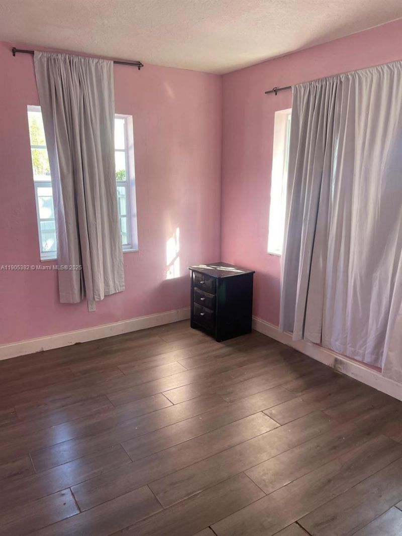 665 NW 153rd St, Miami, FL 33169 Photo