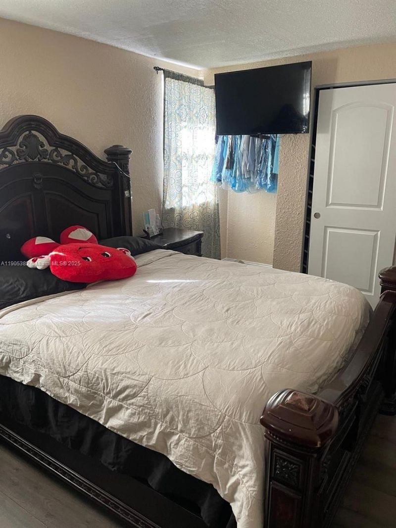 665 NW 153rd St, Miami, FL 33169 Photo