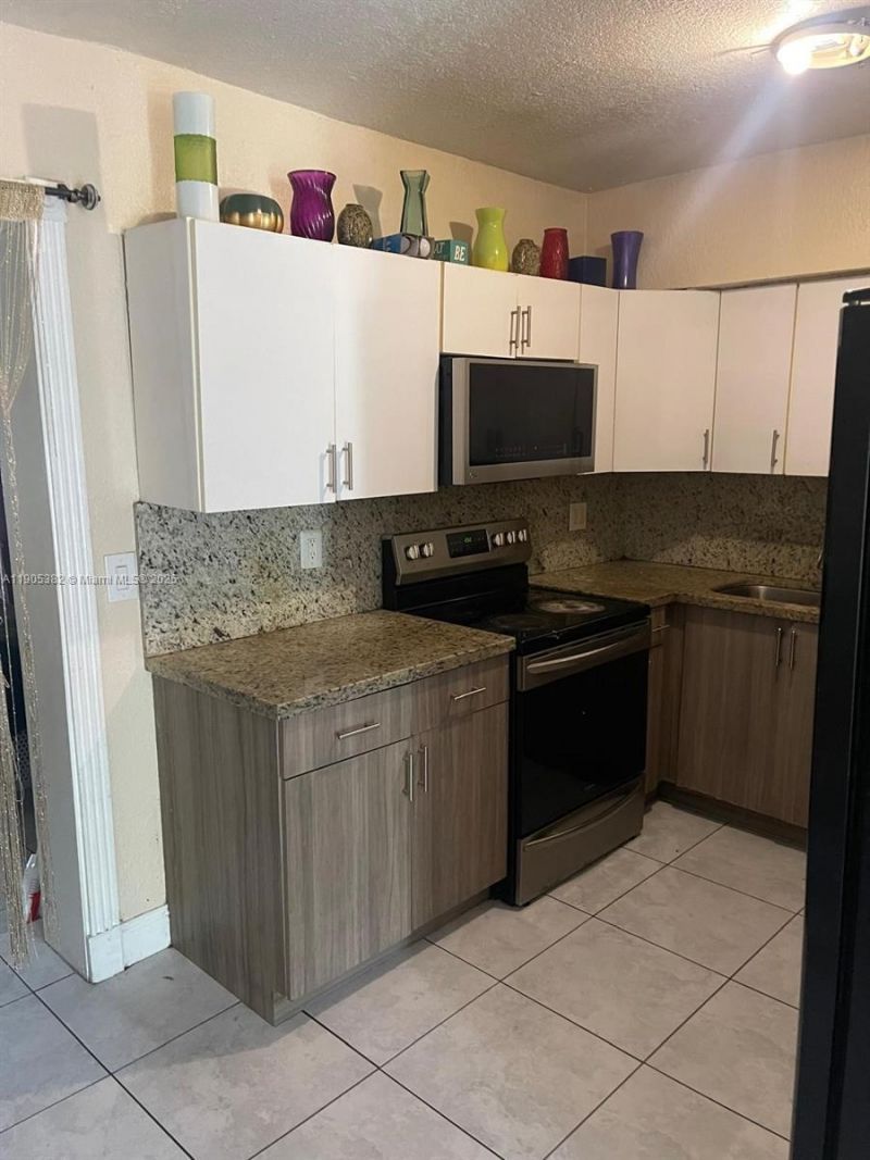 665 NW 153rd St, Miami, FL 33169 Photo