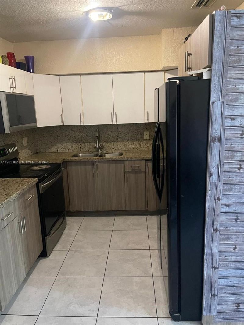 665 NW 153rd St, Miami, FL 33169 Photo