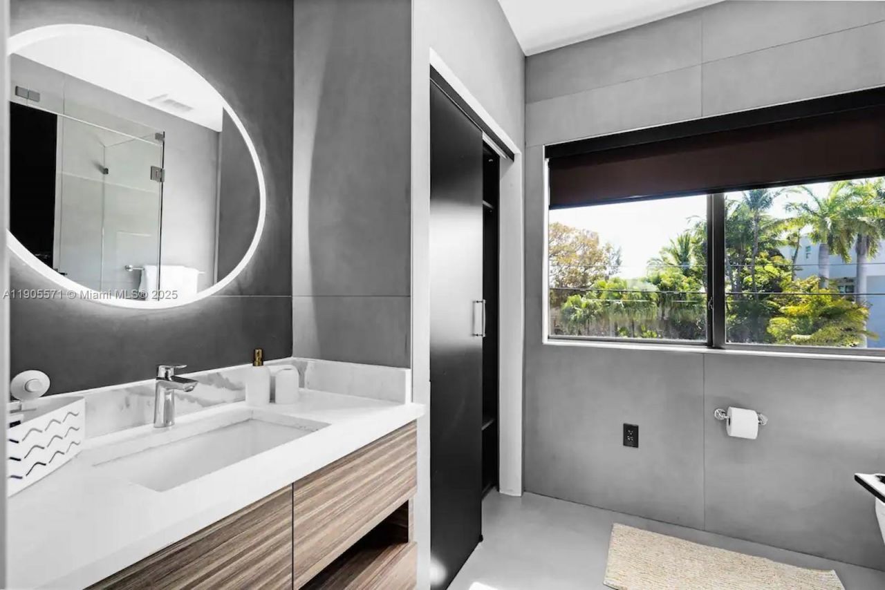 32 N Bounty Ln, Unit 32, Key Largo, FL 33037 Photo