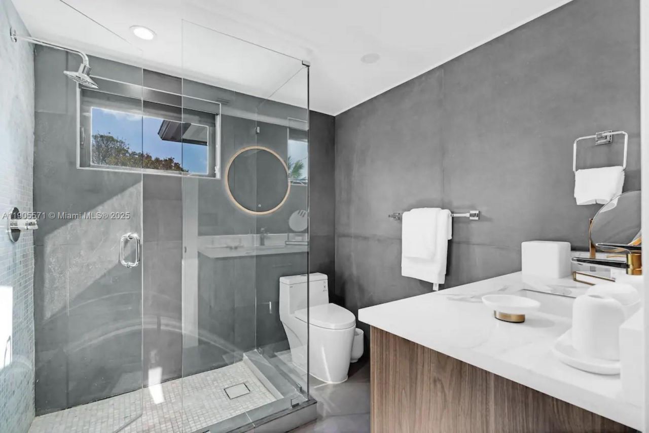 32 N Bounty Ln, Unit 32, Key Largo, FL 33037 Photo