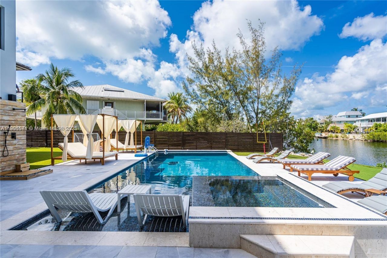 32 N Bounty Ln, Unit 32, Key Largo, FL 33037 Photo