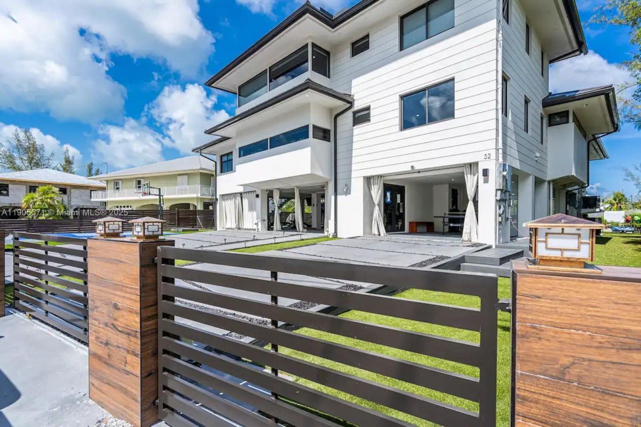 32 N Bounty Ln, Unit 32, Key Largo, FL 33037 Photo