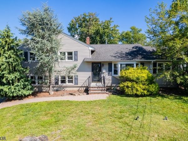 30 Brant Ave, Clark, NJ 07066