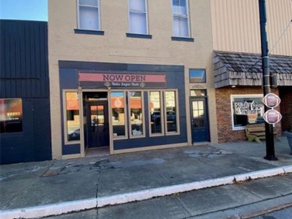 105 W State Street, Nokomis, IL 62075