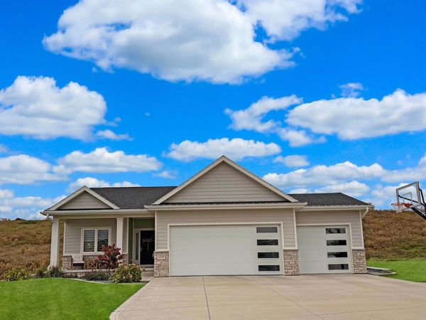 1219 Blackhawk Ct, Hinton, IA 51024