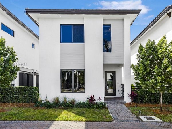 8156 NW 43rd St, Doral, FL 33166