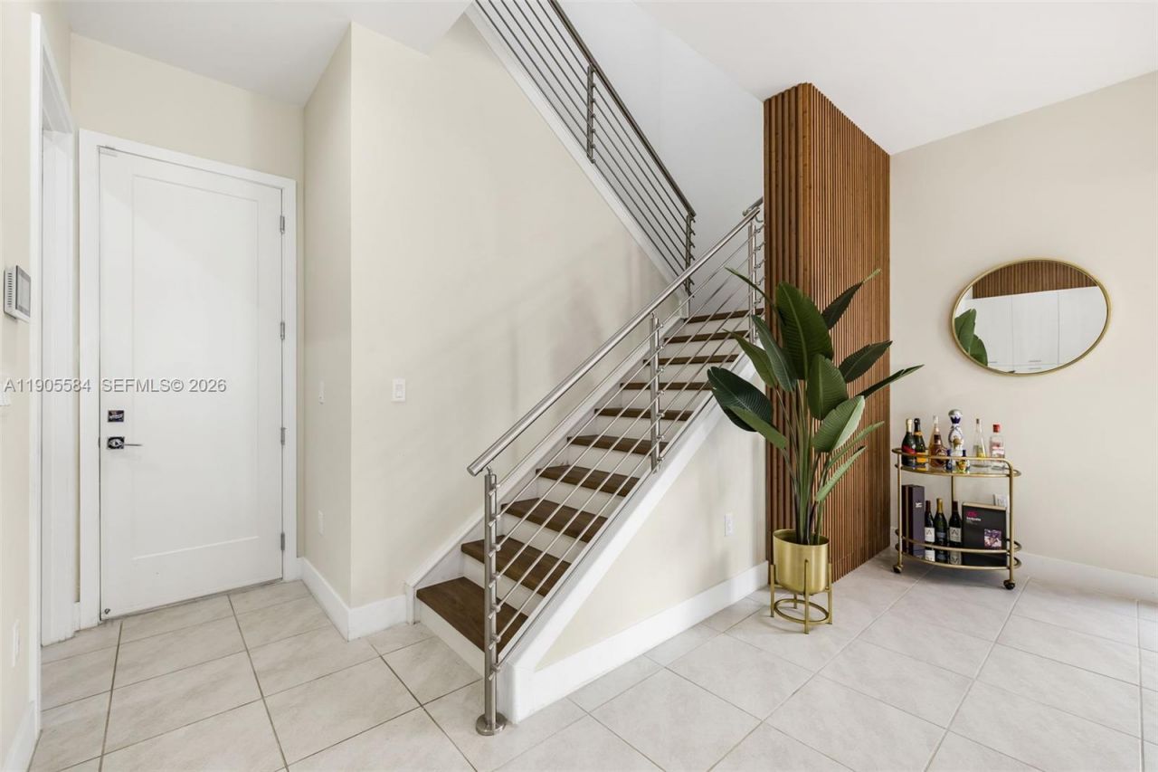 8156 NW 43rd St, Doral, FL 33166 Photo