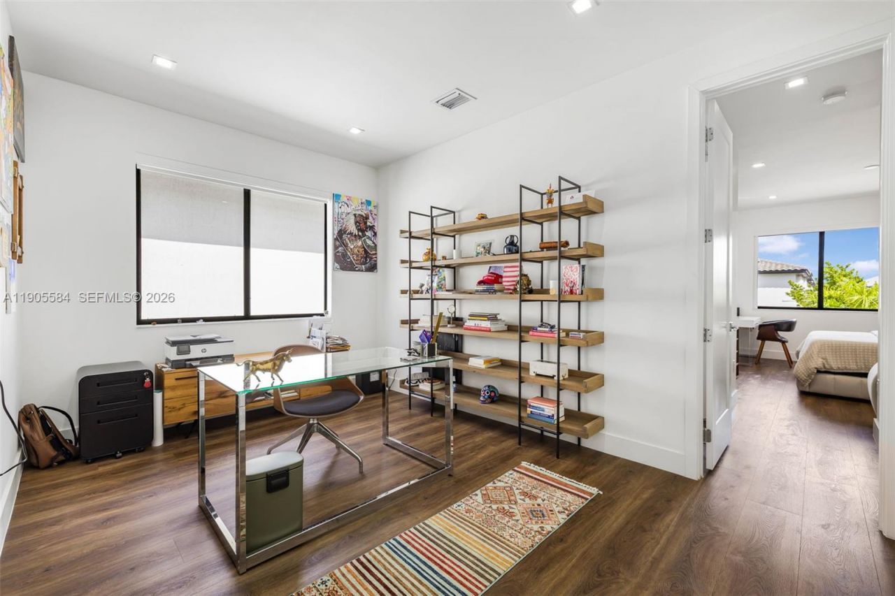 8156 NW 43rd St, Doral, FL 33166 Photo