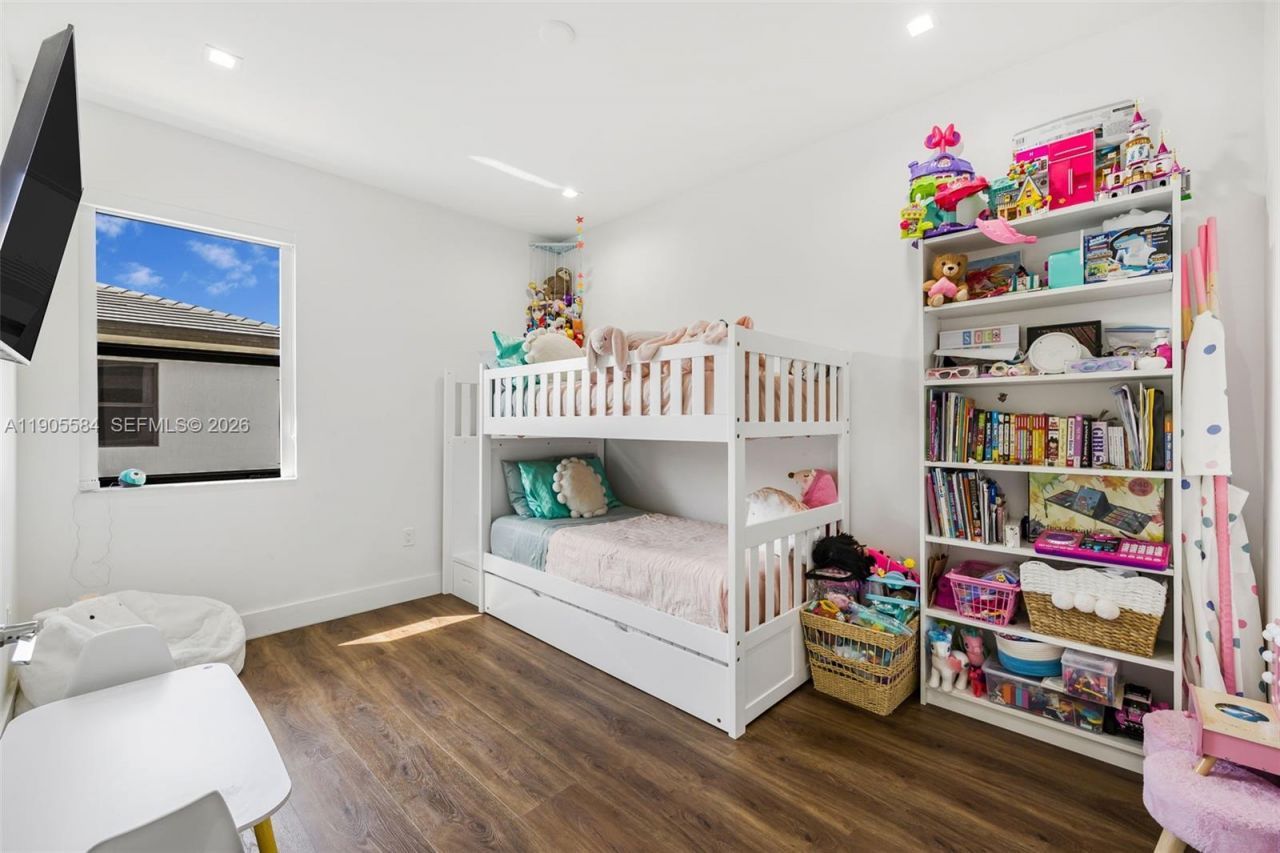 8156 NW 43rd St, Doral, FL 33166 Photo