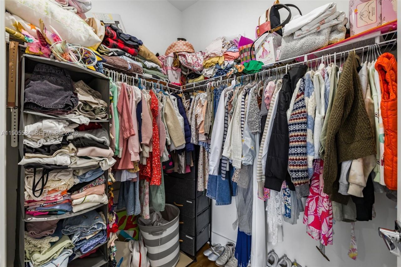 8156 NW 43rd St, Doral, FL 33166 Photo