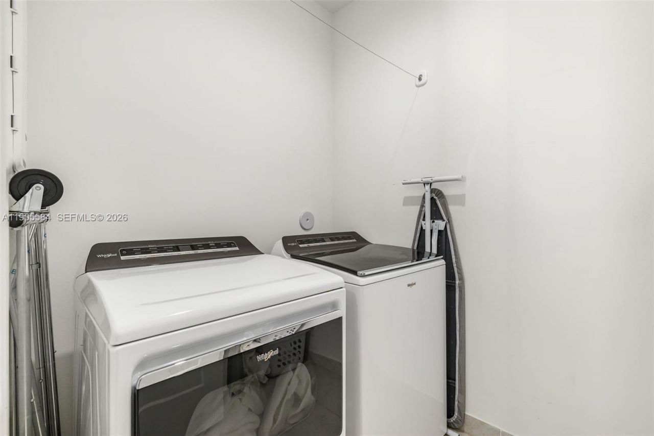 8156 NW 43rd St, Doral, FL 33166 Photo