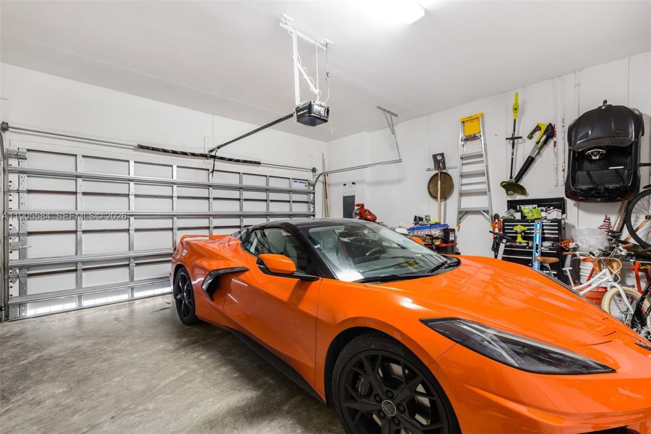 8156 NW 43rd St, Doral, FL 33166 Photo