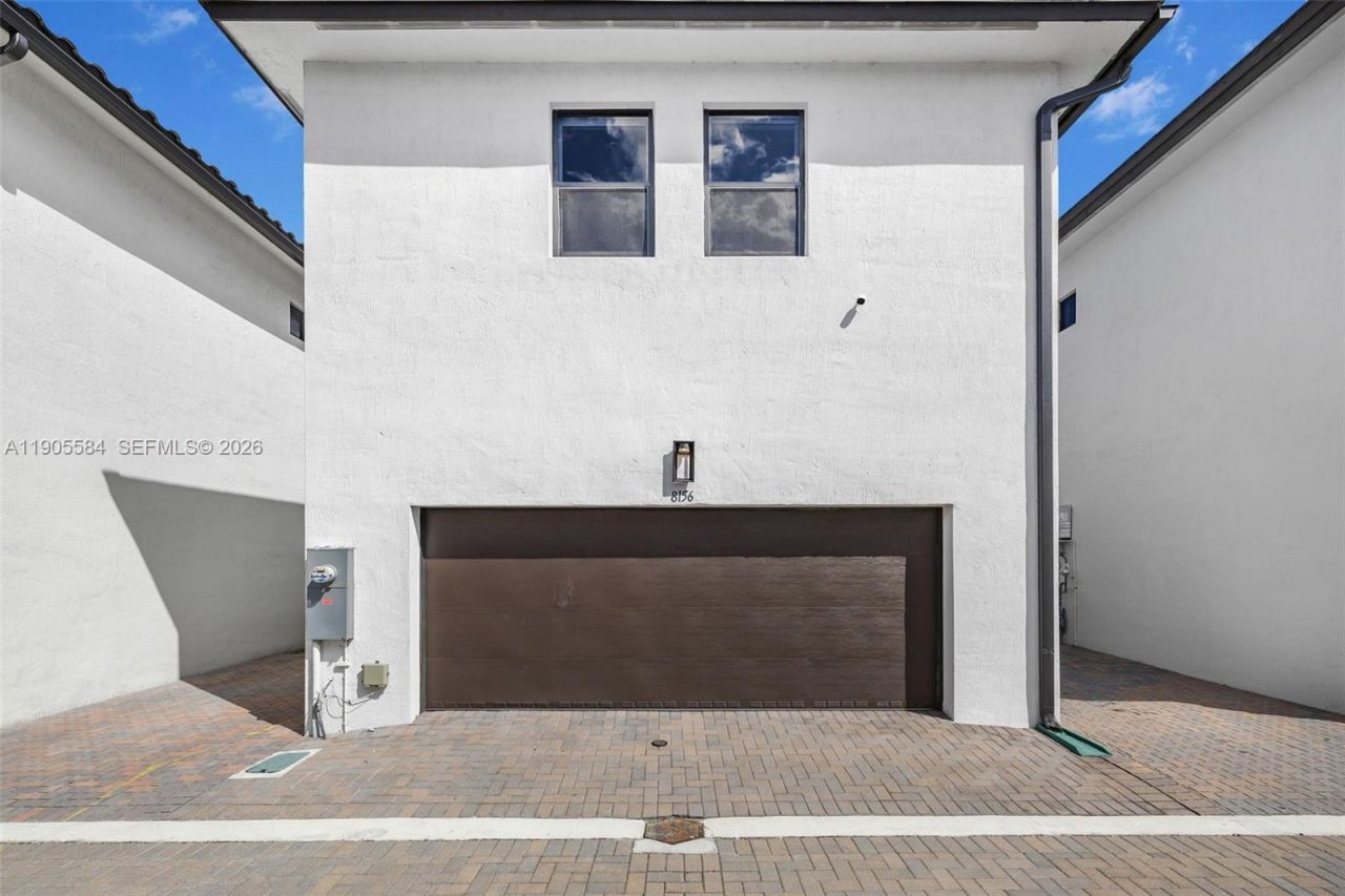 8156 NW 43rd St, Doral, FL 33166 Photo