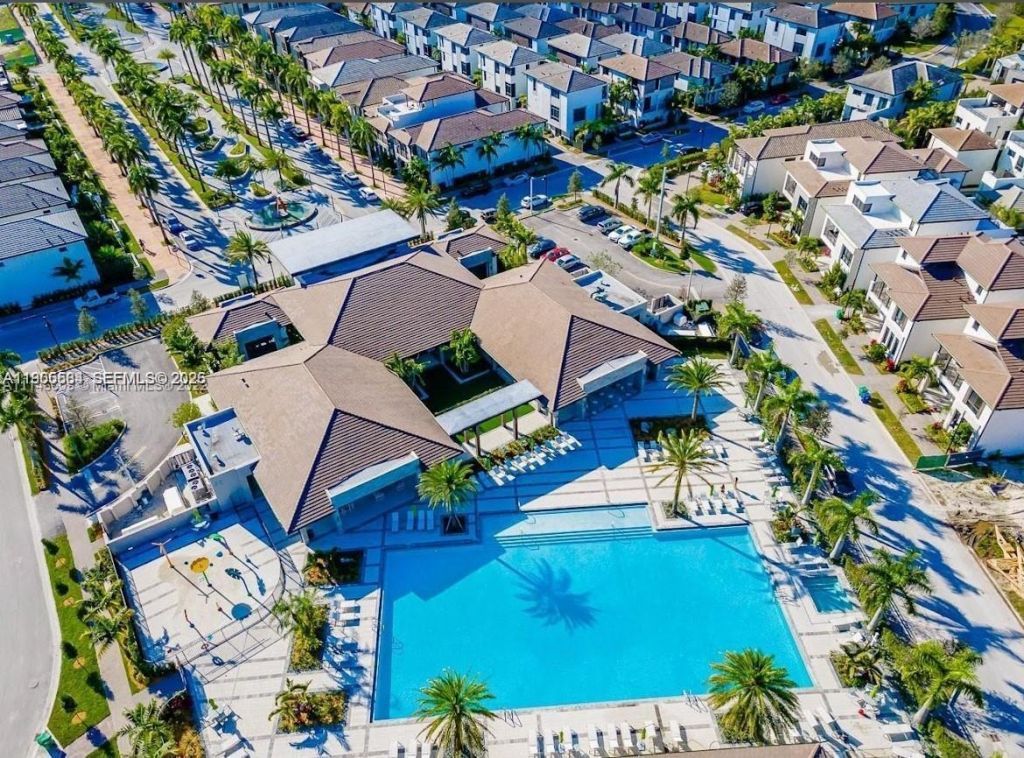 8156 NW 43rd St, Doral, FL 33166 Photo