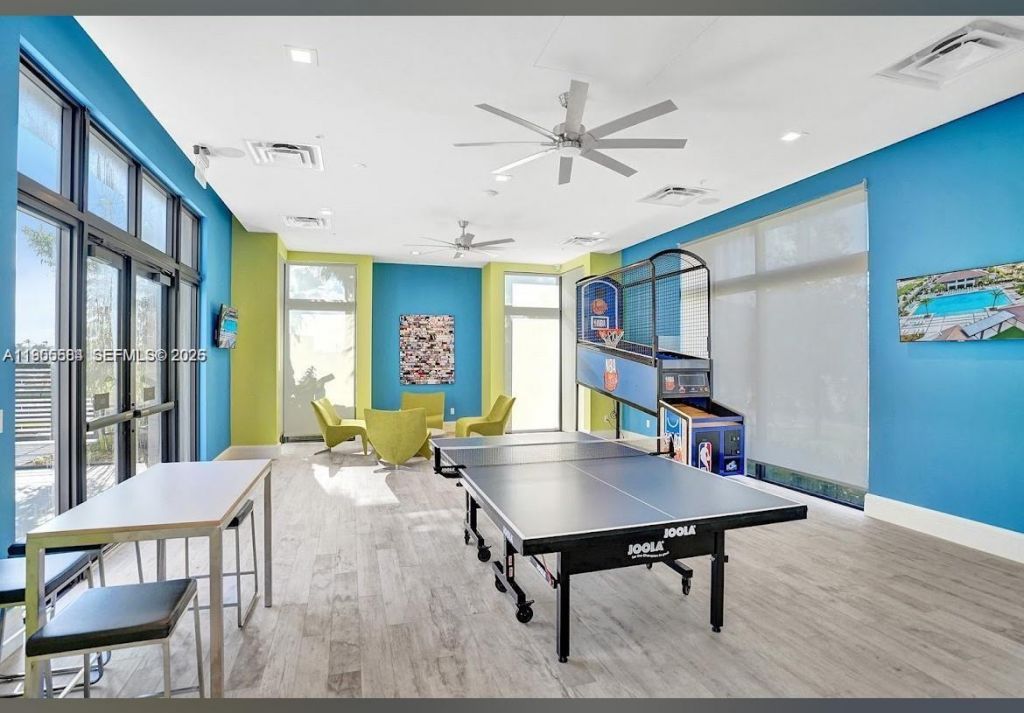 8156 NW 43rd St, Doral, FL 33166 Photo