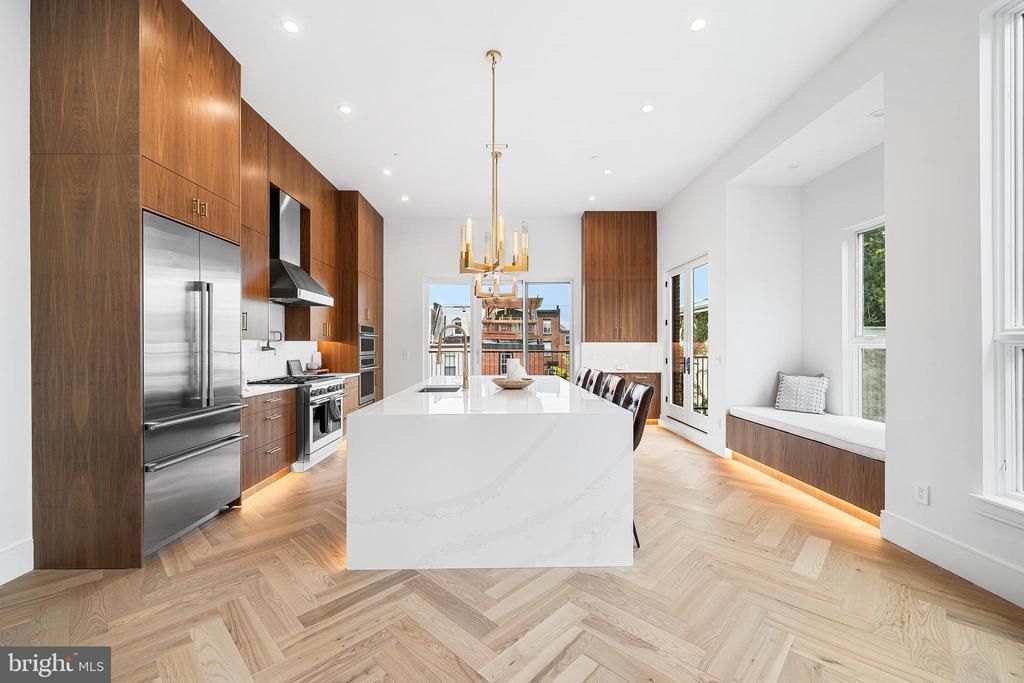 1242 E Oxford Street, Philadelphia, PA 19125 Main Photo