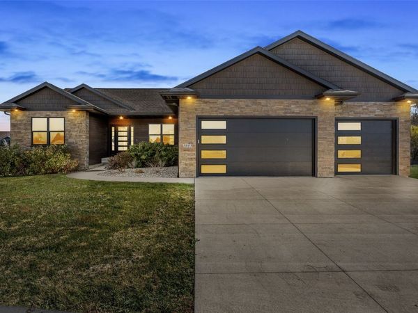 1005 Alexis Court, Marion, IA 52302