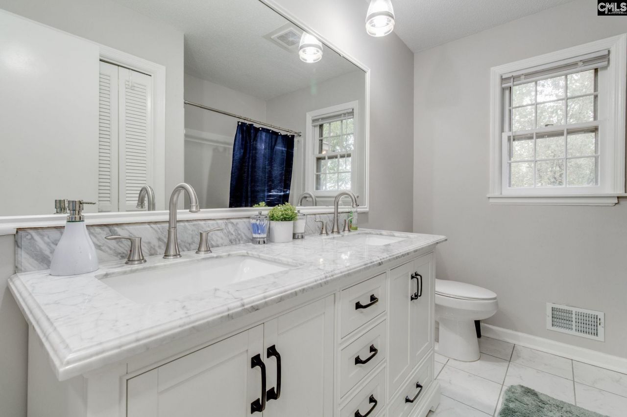 519 Charing Cross Road Photo 25