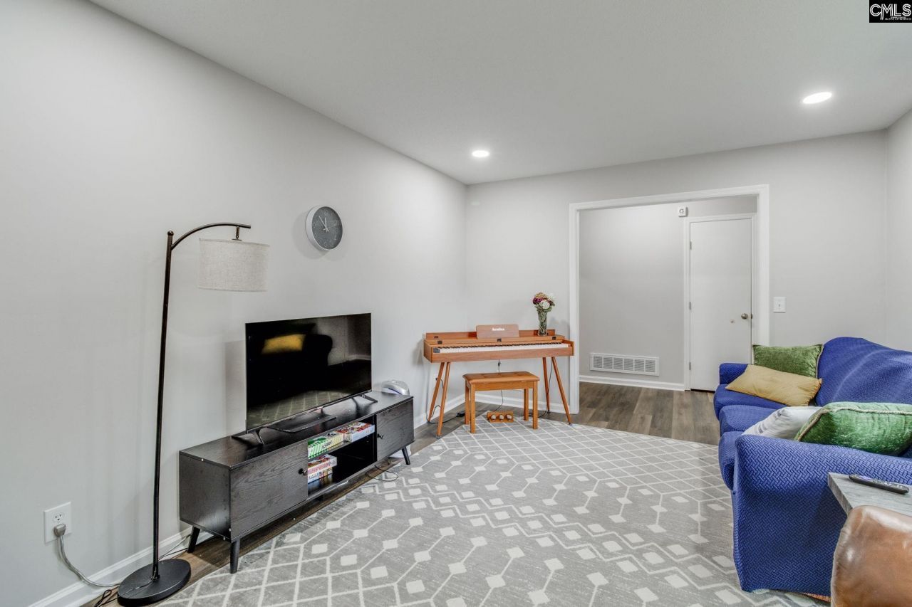 519 Charing Cross Road Photo 6